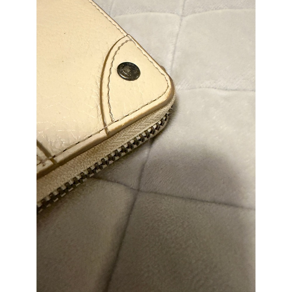 Coach Cream Pebbled Leather Trunk Style Zip Around Wallet - Picture 8 of 15